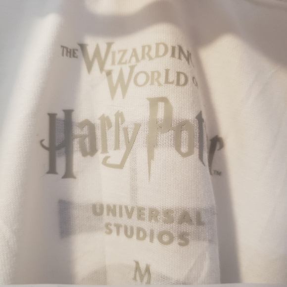 šHogwarts⢠Crest Sleeveless Top Ladies T-Shirt Woman NWOT Tank Top Medium - Picture 3 of 7